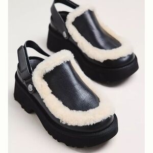 UGG ESME LEATHER SLINGBACK CLOGS